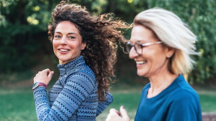 one-walking-habit-could-signal-a-healthier-brain-after-80,-scientists-say