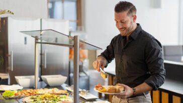 from-tipping-to-etiquette,-here’s-why-buffets-aren’t-as-great-as-lot-of-people-seem-to-think