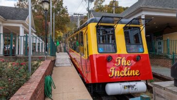 a-patriotic-message-to-passengers-just-got-a-railway-conductor-fired