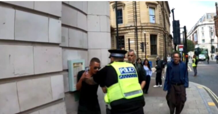 uk-cops-let-man-protest-palestinian-march,-but-the-second-he-calls-islam-‘evil,’-they-pin-him-to-wall,-grab-his-neck,-toss-him-into-literal-cage-on-wheels
