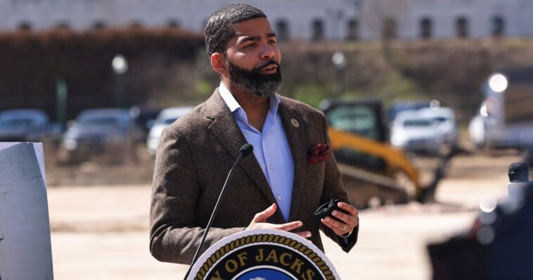 former-democratic-mayor-pleads-guilty-to-bribery-scheme-after-getting-nabbed-by-undercover-fbi-agents