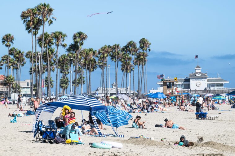 millionaire-socal-enclave-goes-to-war-over-sprawling-‘beach-living-rooms’