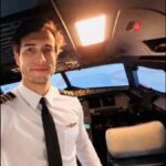 student-pilot-lands-plane-after-instructor-leaps-to-his-death-mid-flight