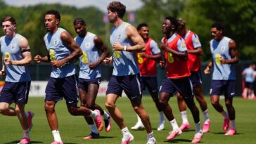 england-soccer-players-bomb-off-diving-board-like-a-teammate-wasn’t-just-injured-in-a-freak-accident