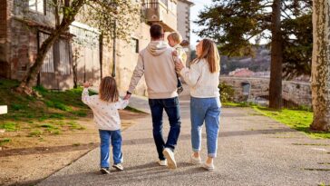 us-hurtling-toward-population-decline-even-as-americans-say-they-want-bigger-families,-new-report-warns