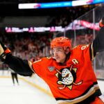 ducks-make-$90-million-leo-carlsson-decision-after-jaw-dropping-flyers-offer-sheet