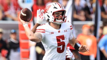 wisconsin-football-team-gets-uniform-reveal-for-matchup-against-notre-dame-at-lambeau-field