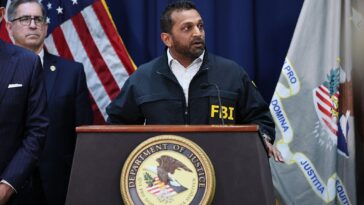 powerful-senate-republican-joins-democrats-to-investigate-top-trump-official
