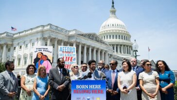 trump-refuses-to-let-birthright-citizenship-fight-end