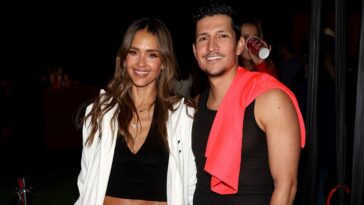 jessica-alba-posts-multiple-bikini-photos-from-italian-vacation-with-boyfriend-danny-ramirez