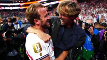 harry-kane-presents-england-legacy-cap-to-peter-crouch-during-three-lions-camp-visit