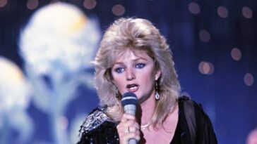 bonnie-tyler,-who-topped-the-charts-with-epic-‘total-eclipse-of-the-heart,’-has-died-at-75