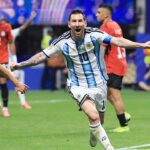 airplane-passenger-goes-viral-for-streaming-argentina’s-miraculous-world-cup-comeback-for-the-entire-plane