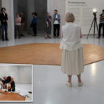 museum-spreads-800-pounds-of-peanut-butter-on-floor-in-honor-of-late-artist