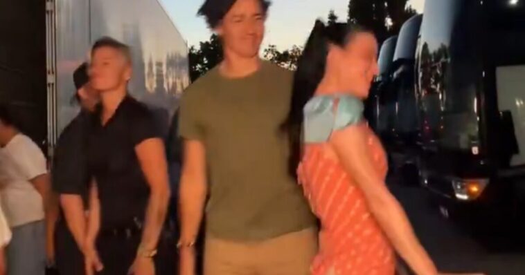 watch:-justin-trudeau-roasted-for-hopping-around-like-an-idiot-in-katy-perry’s-new-music-video