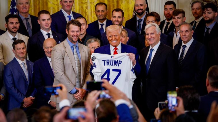 la-times-reporter-calls-dodgers-“tone-deaf”-and-an-“insult-to-their-fans”-for-accepting-white-house-invitation