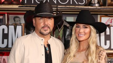 brittany-aldean-wows-in-vacation-style-during-bahamas-getaway-with-jason-aldean