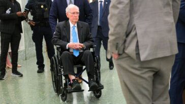 video-emerges-showing-mitch-mcconnell-taken-to-hospital-after-cardiac-arrest-–-report