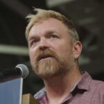 democrats-worried-platner-might-decide-to-force-himself-onto-ballot-without-party’s-consent