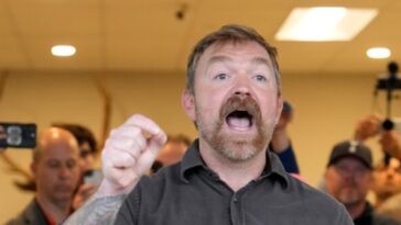scandal-plagued-graham-platner-formally-withdraws-from-senate-primary-with-a-‘f*ck-ice’-and-‘free-palestine’