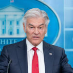 milwaukee-coffee-shop-responds-to-criticism-of-staff-photo-with-dr.-oz:-‘we-welcome-every-customer’