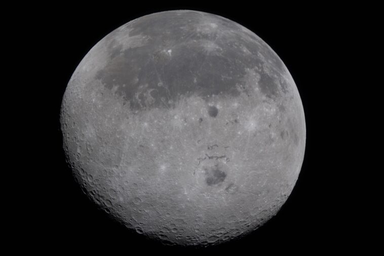 ex-pentagon-ufo-honcho-claims-photos-show-monolith-like-structures-on-moon