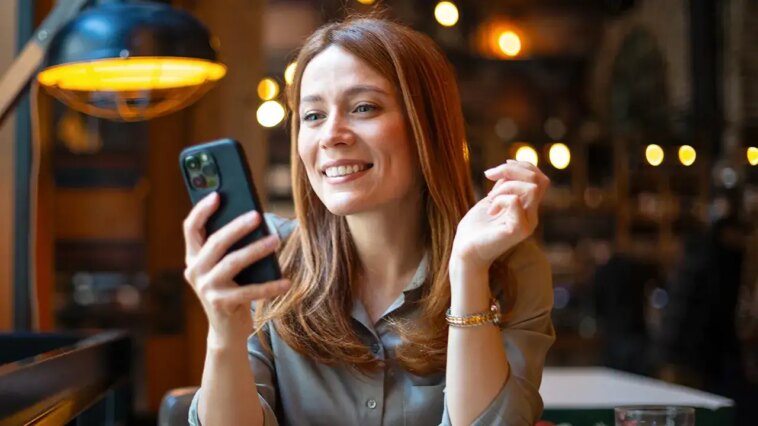 ai-is-changing-modern-dating,-but-experts-warn-it’s-making-people-‘relationally-stupid’