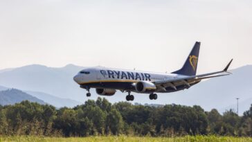 airplane-passenger-partially-sucked-out-dislodged-window,-injured-before-emergency-landing