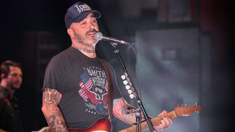 aaron-lewis-says-music-industry-turned-its-back-on-him-because-of-his-politics