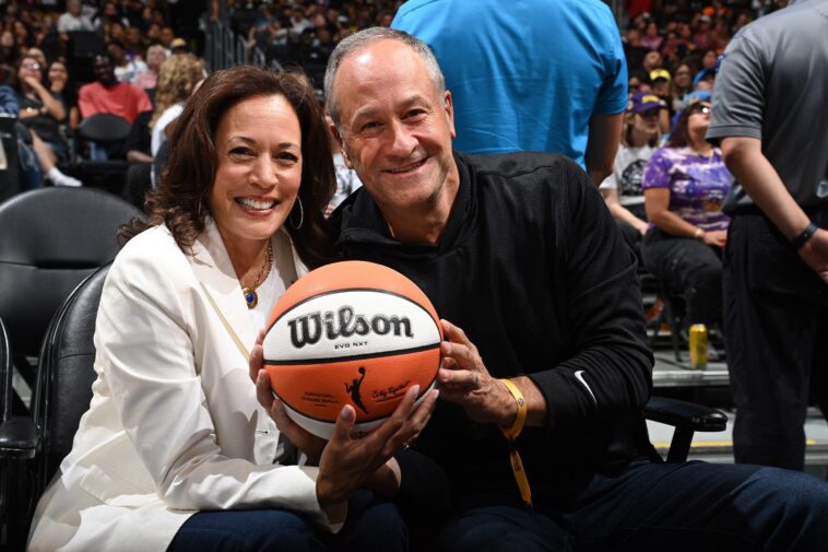kamala-harris-attends-los-angeles-sparks-game,-gives-an-insufferable,-uninspiring-speech-to-the-team