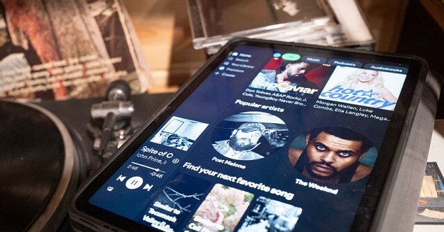 record-companies-demand-clear-warning-labels-for-ai-songs-on-streaming-platforms