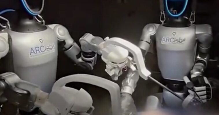 humanoid-robots-perform-successful-gallbladder-surgery-in-major-medical-breakthrough-(video)