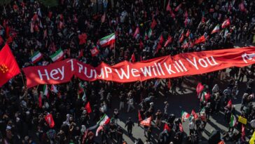huckabee:-banner-at-supreme-leader’s-funeral-exposes-the-real-iran