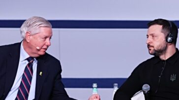 watch:-zelensky-mourns-the-death-of-lindsey-graham-whom-he-had-just-met-with-in-kiev,-his-last-public-appearance