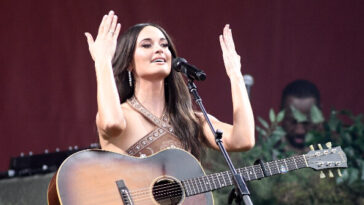 country-star-kacey-musgraves-freaks-over-texas-bible-based-lessons-in-elementary-schools:-‘indoctrination,-it’s-not-okay’