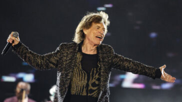 mick-jagger-says-singers-should-avoid-politics-at-shows-after-bruce-springsteen-trashes-trump:-‘don’t-lecture’-your-fans