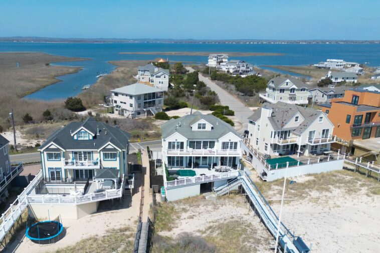 hamptons-home-prices-surge-to-record-highs-thanks-to-wall-street-and-shrinking-supply:-‘no-end-in-sight’