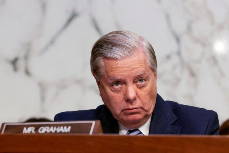 dem-senator-praises-friend,-colleague,-and-‘unguided-missile’-lindsey-graham