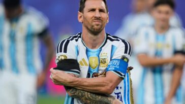 why-did-argentina-wear-black-arm-bands-in-their-quarterfinal-match-against-switzerland?