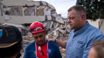 forget-politics.-this-is-what-i-found-helping-venezuelan-quake-victims