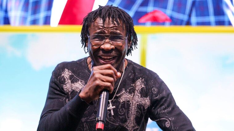cowboys-legend-michael-irvin-wins-over-booing-eagles-fans-at-philly-bar-ahead-of-home-run-derby