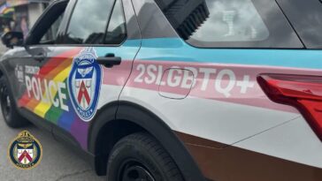 watch:-hilarious-video-resurfaces-showing-toronto-police-“combatting-transphobia”-after-citizen-trolls-“2slgbtq+-liaison-officer”-driving-transgender-cop-car