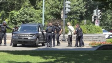 just-in:-us-capitol-police-arrest-armed-man-at-north-barricade-of-capitol-building-(video)