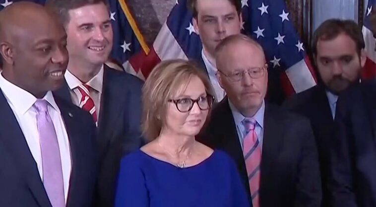 lindsey-graham’s-sister-named-interim-senator-—-she-accepted-‘through-tears’