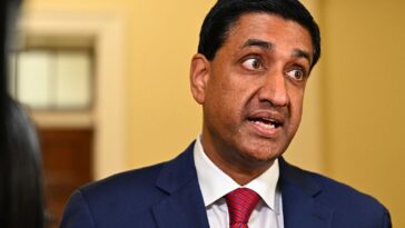 what-ro-khanna-didn’t-mention-about-his-‘detention’-in-israel