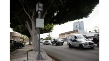 auto-journalist-swarmed-by-cops-after-flock-cameras-mistakenly-flag-car-theft:-we-‘live-in-a-surveillance-state’