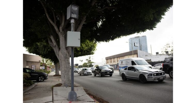 auto-journalist-swarmed-by-cops-after-flock-cameras-mistakenly-flag-car-theft:-we-‘live-in-a-surveillance-state’