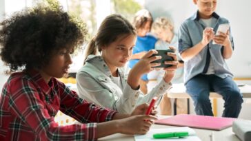 majority-of-american-adults-support-banning-social-media-for-kids-under-16:-poll
