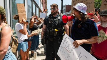 protesters-swarm-maine-senator’s-office-after-ice-shooting