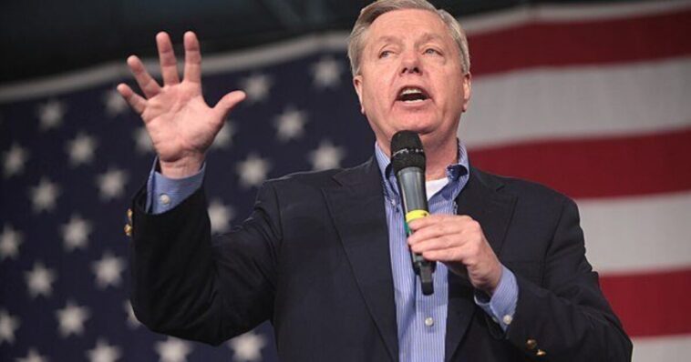 senator-tuberville-reveals-former-staffer-dialed-911-for-lindsey-graham-(video)